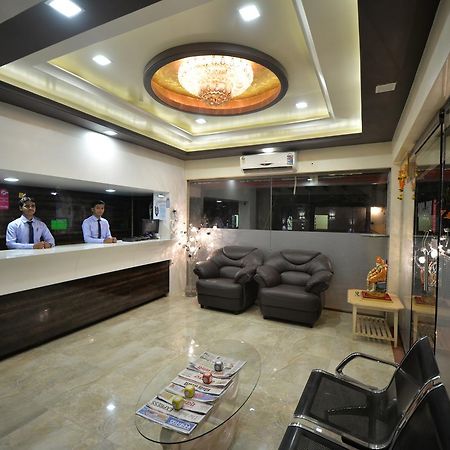 Hotel Radhe Krishna โซลาปูร์ ภายนอก รูปภาพ
