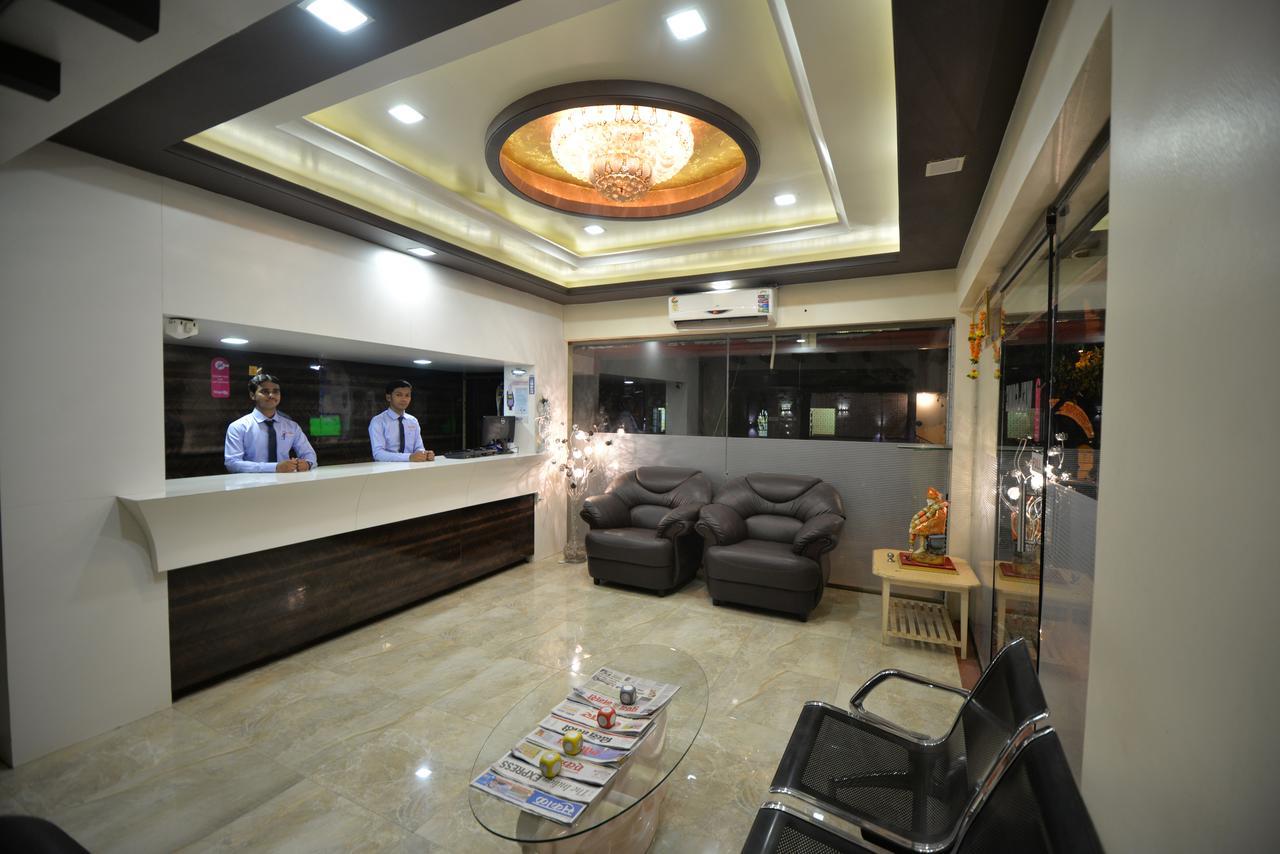 Hotel Radhe Krishna โซลาปูร์ ภายนอก รูปภาพ