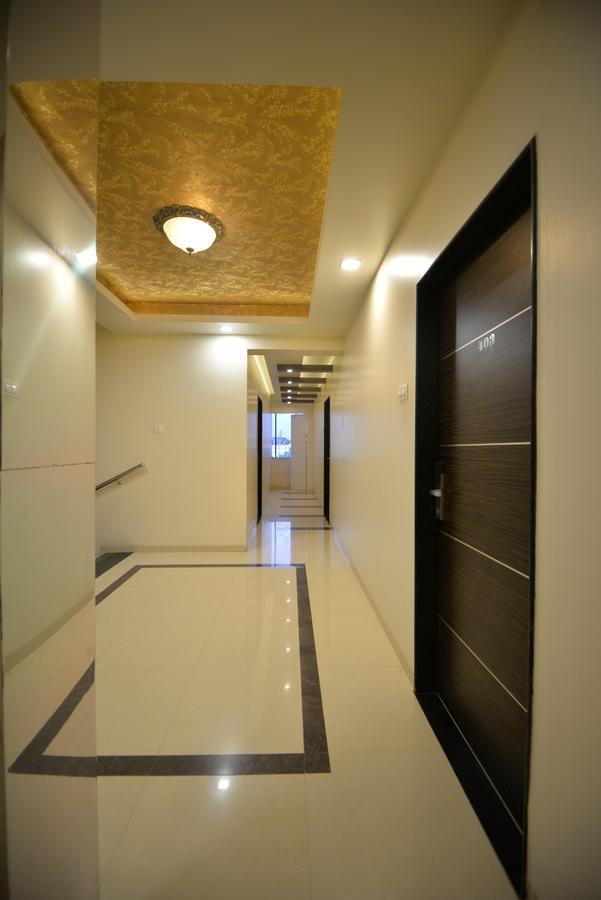 Hotel Radhe Krishna โซลาปูร์ ภายนอก รูปภาพ
